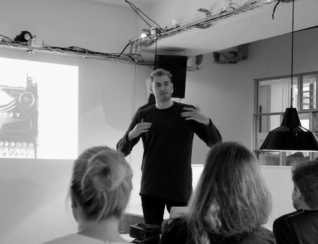 Rued speaking at Republikken